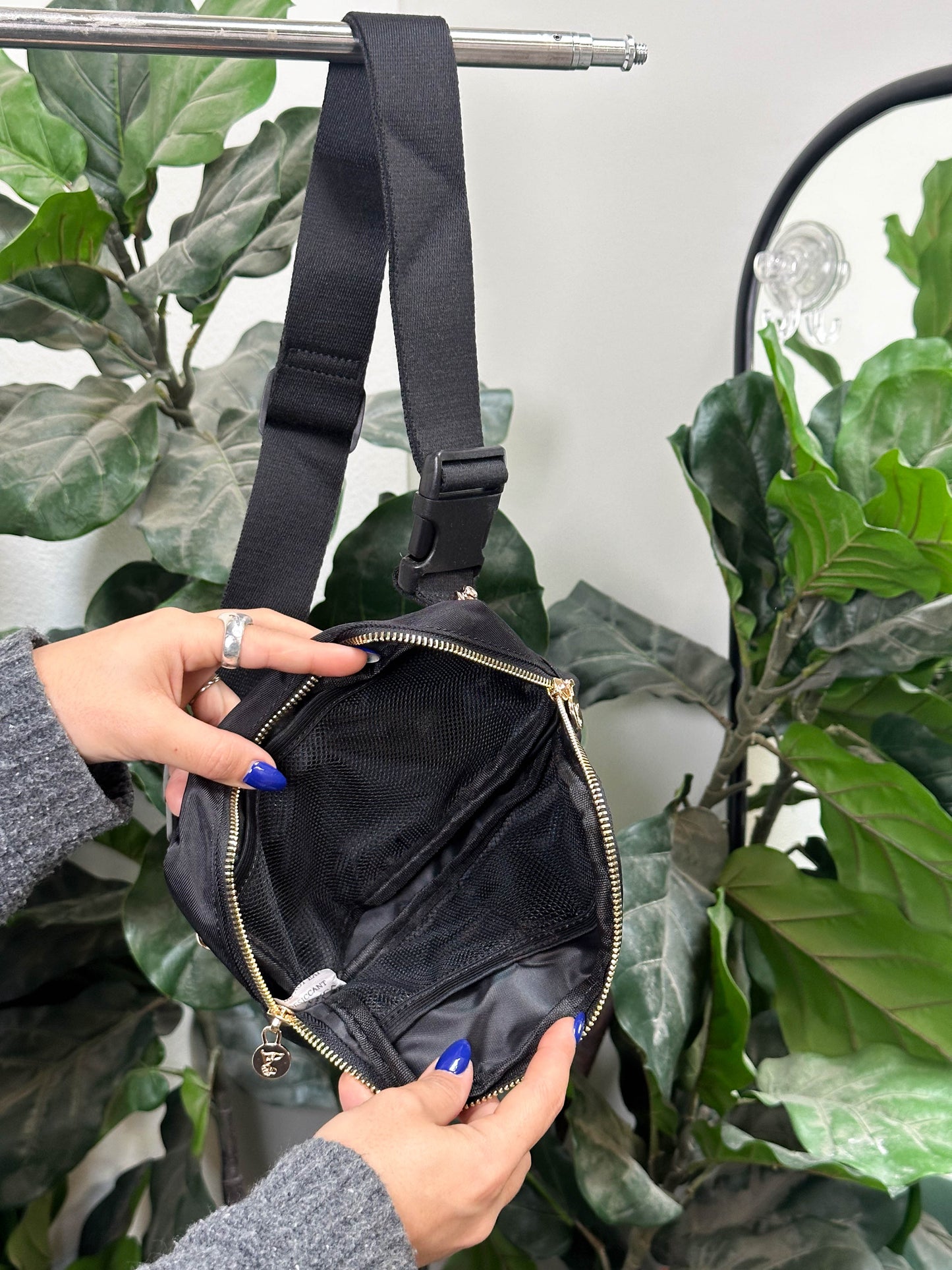 Load image into Gallery viewer, Park Hype - Fanny Pack - Black
